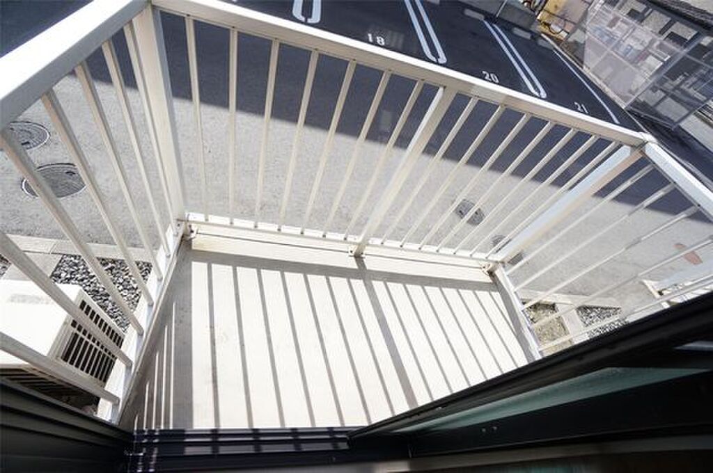 (13/20) バルコニー