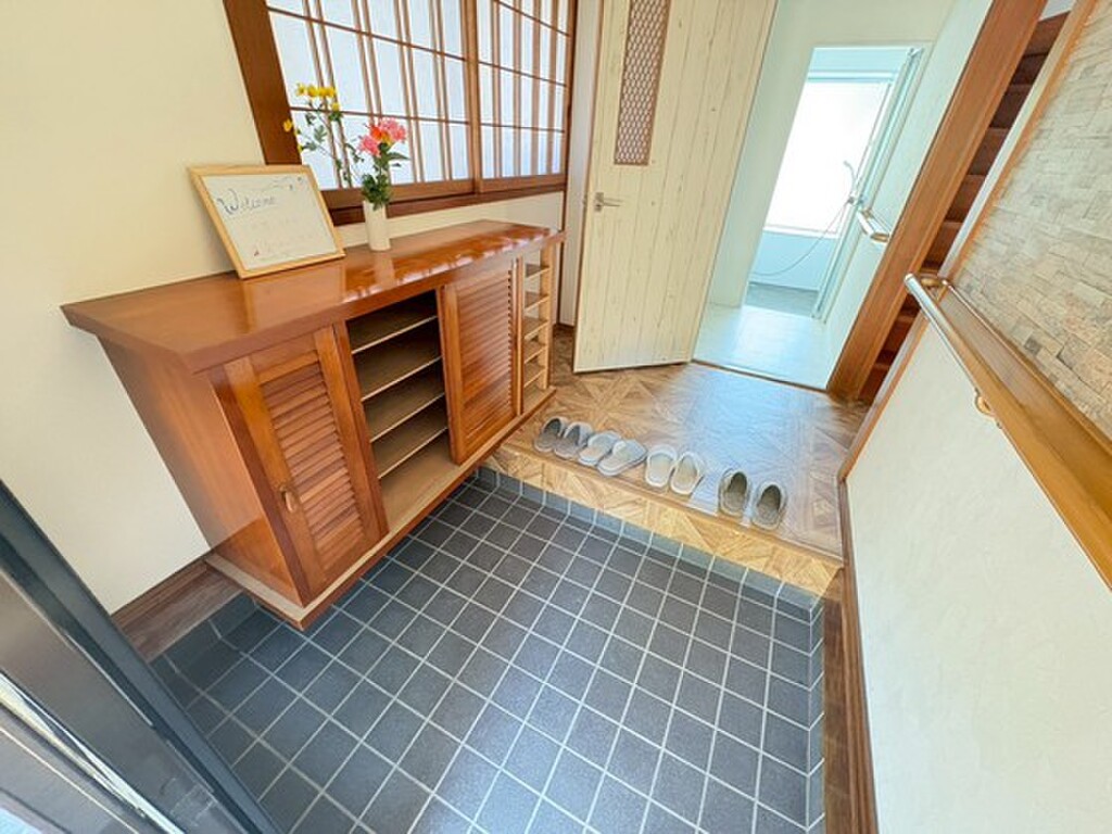 (8/18) 玄関 (8/18) 玄関