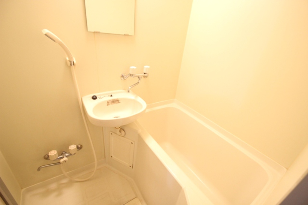 エールマンスリー西原 参番館 1K バス エールマンスリー西原 参番館 1K バス