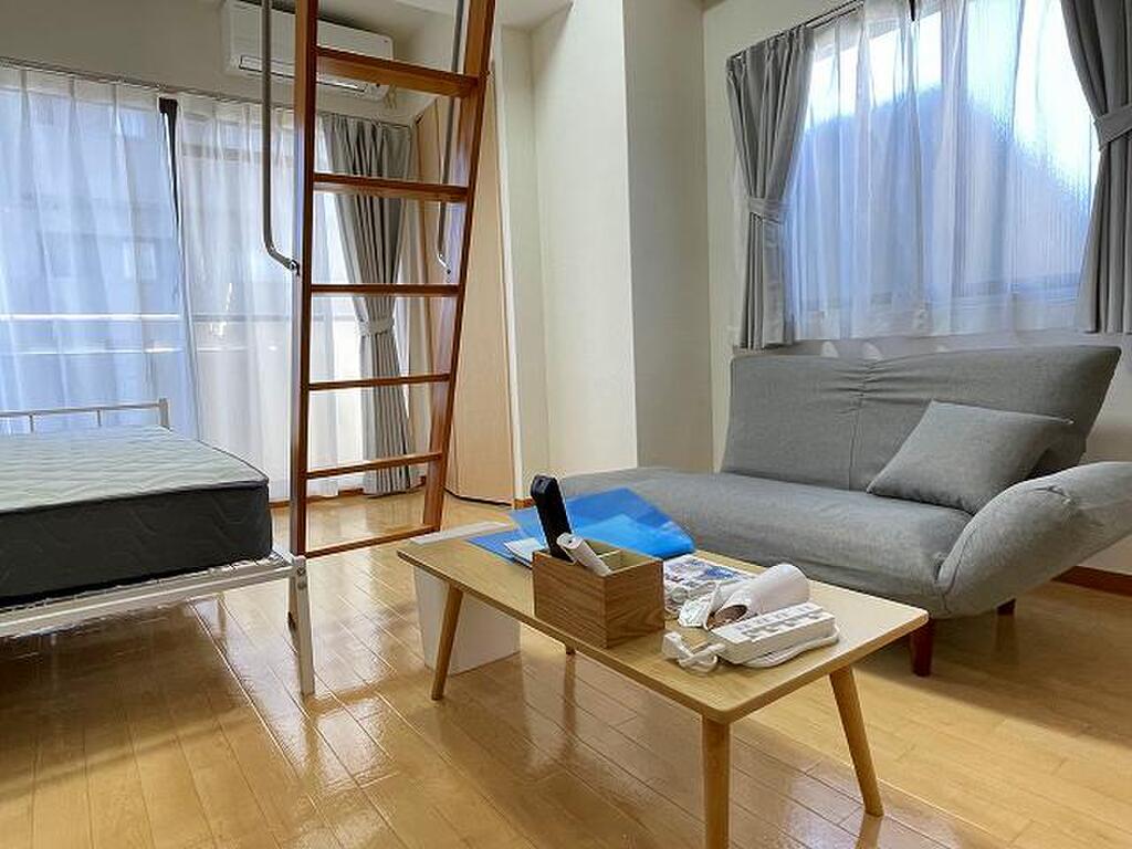 エールマンスリー幟町　参番館 1Rの室内