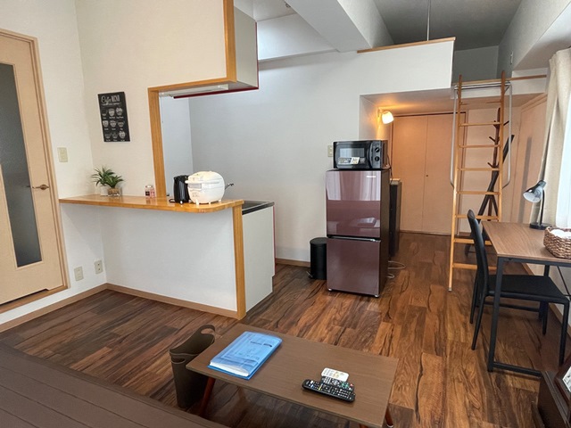 エールマンスリー幟町　参番館 1R 居室・リビング