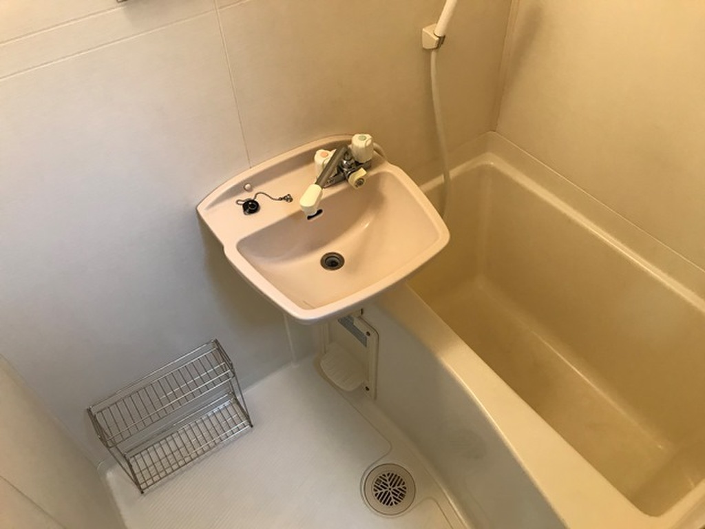 エールマンスリー平和公園西 弐番館 1K バス