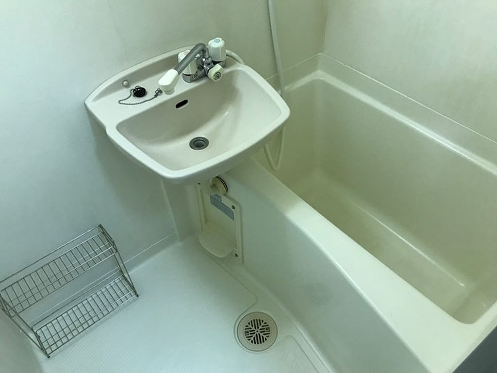 エールマンスリー平和公園西 弐番館 1K バス