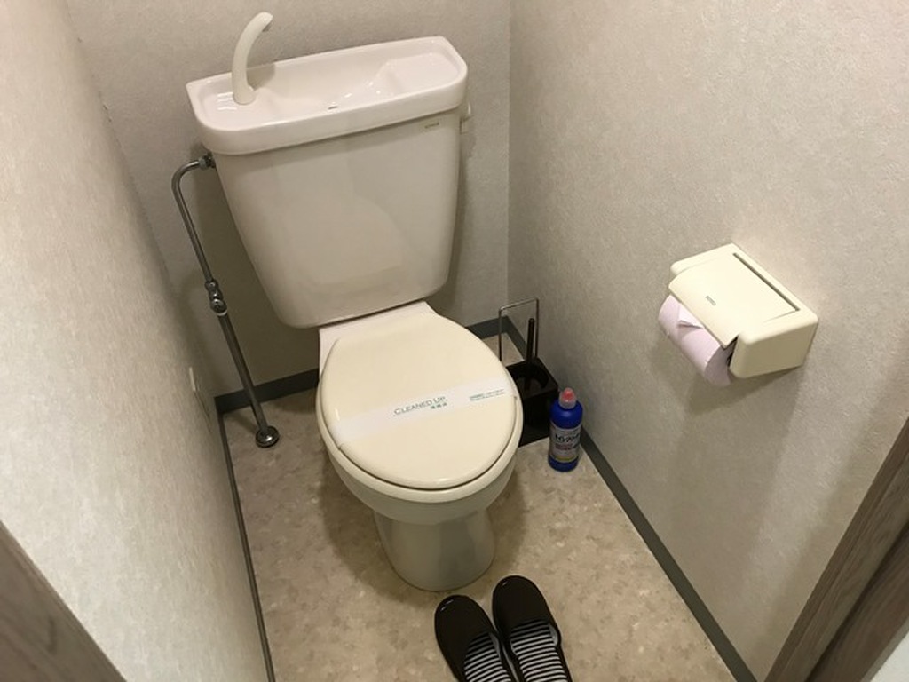 エールマンスリー平和公園西 弐番館 1K トイレ