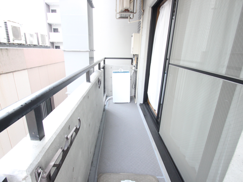 エールマンスリー紙屋町 1K バルコニー