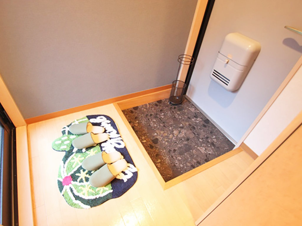 エールマンスリー幟町　参番館 1R 玄関