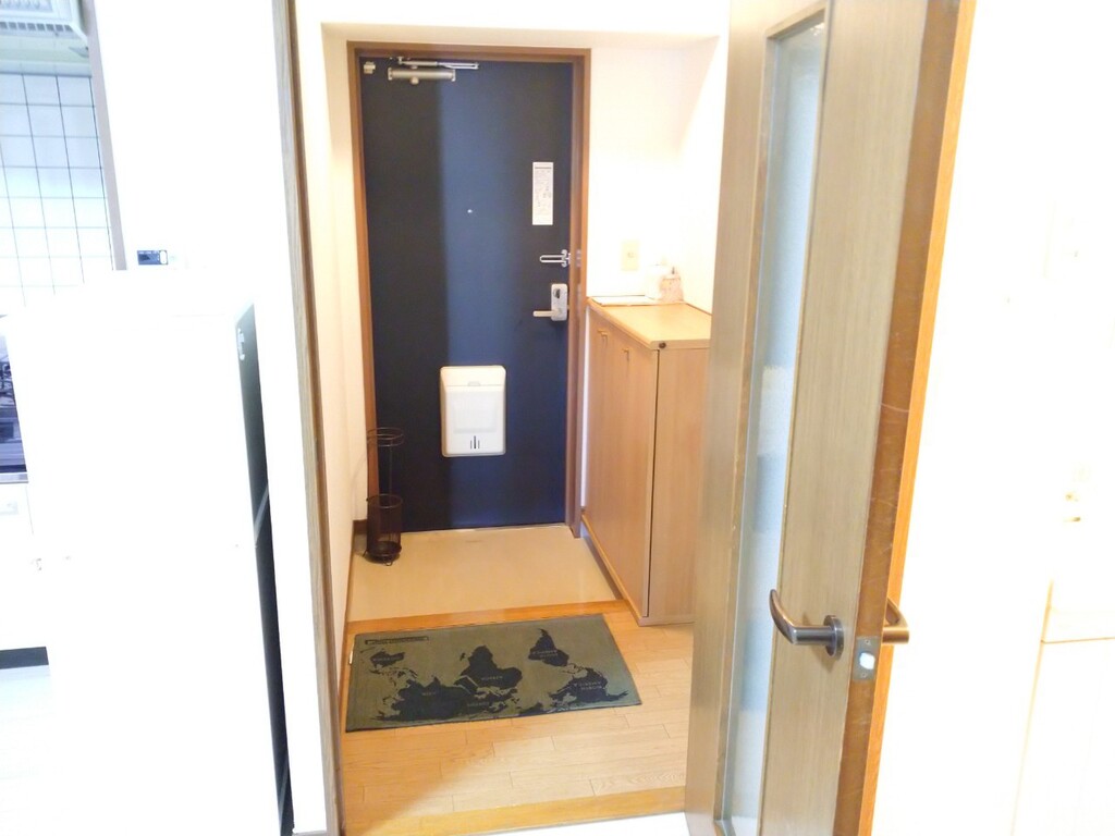 エールマンスリー段原 壱番館 2LDK 玄関