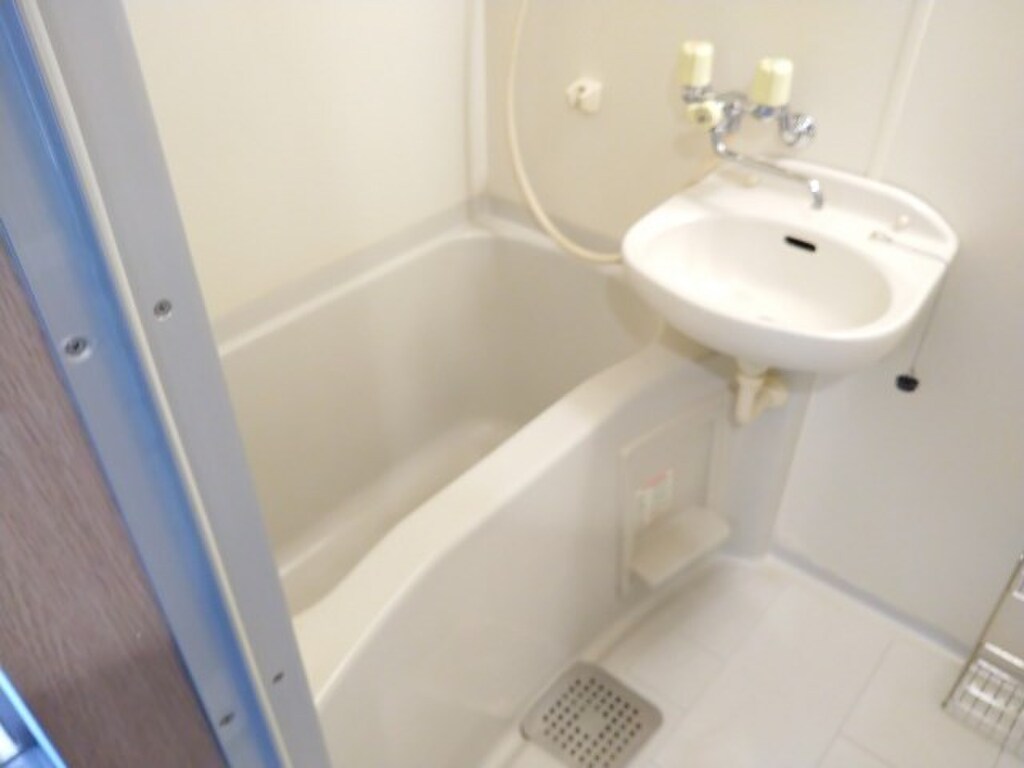 エールマンスリー新白島駅 1K バス