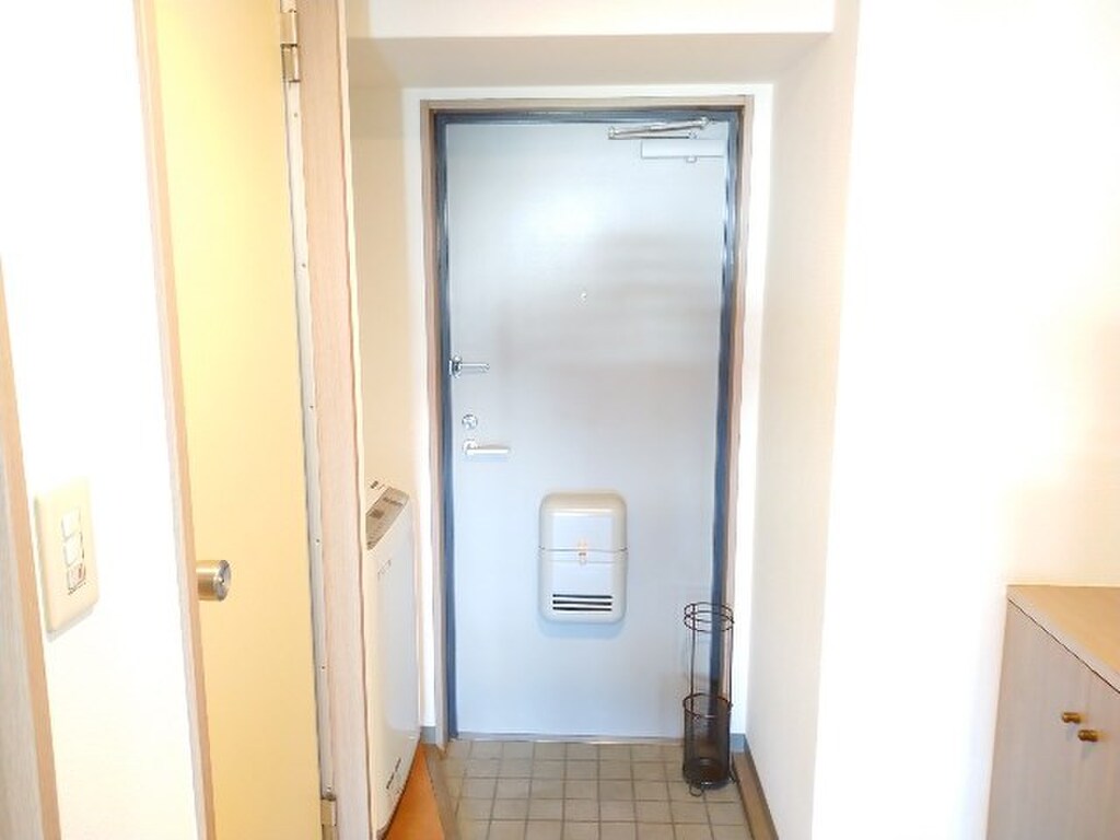 エールマンスリー新白島駅 1K 玄関