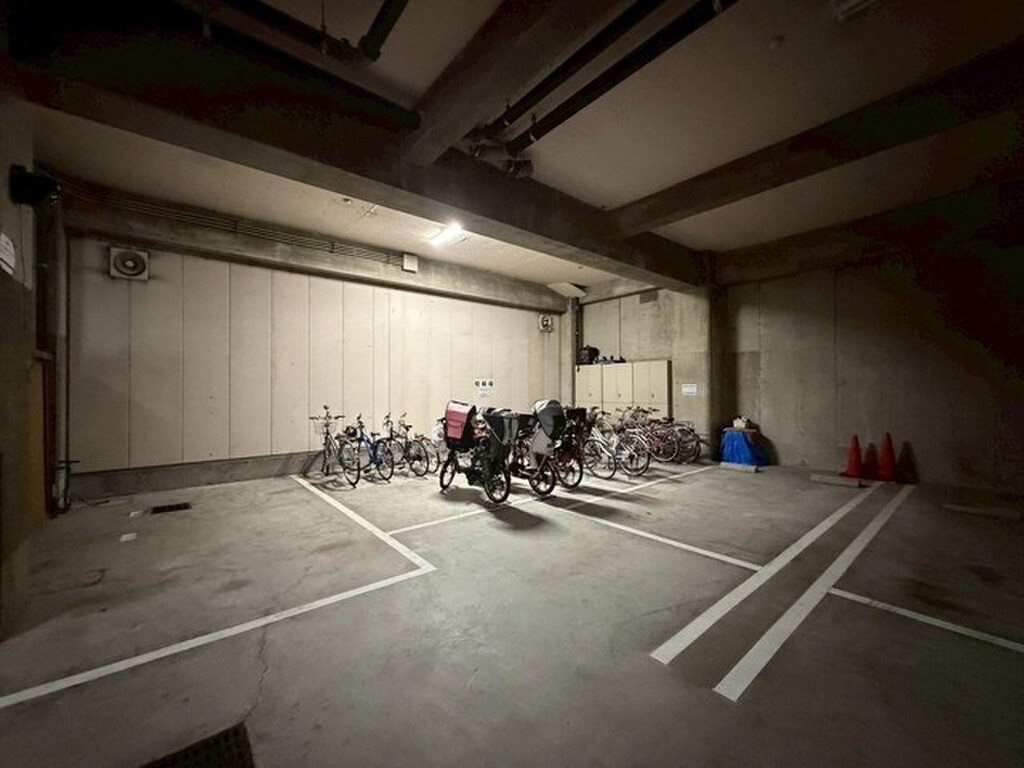 (15/25) 駐輪場 (15/25) 駐輪場