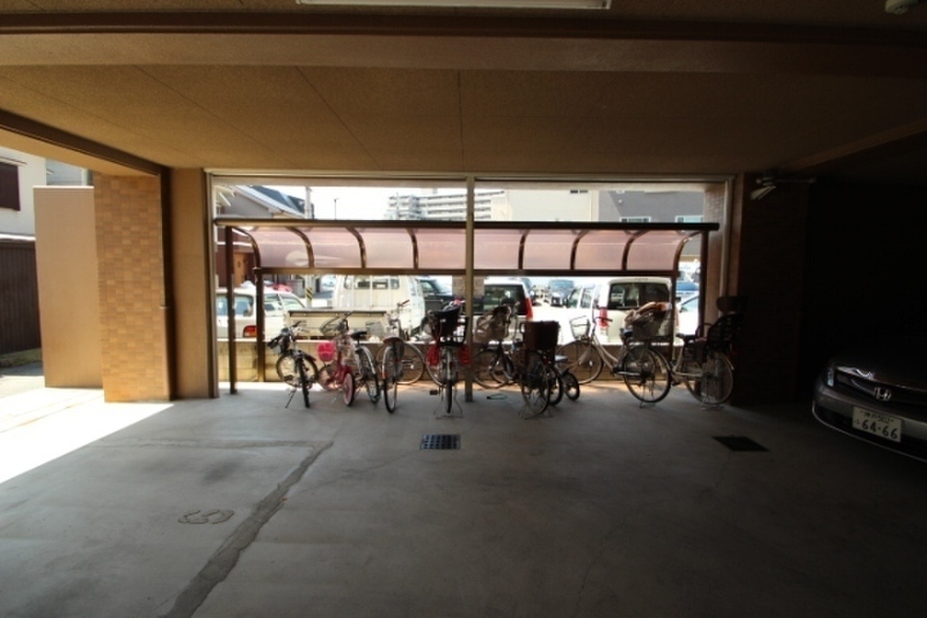 (19/28) 駐輪場