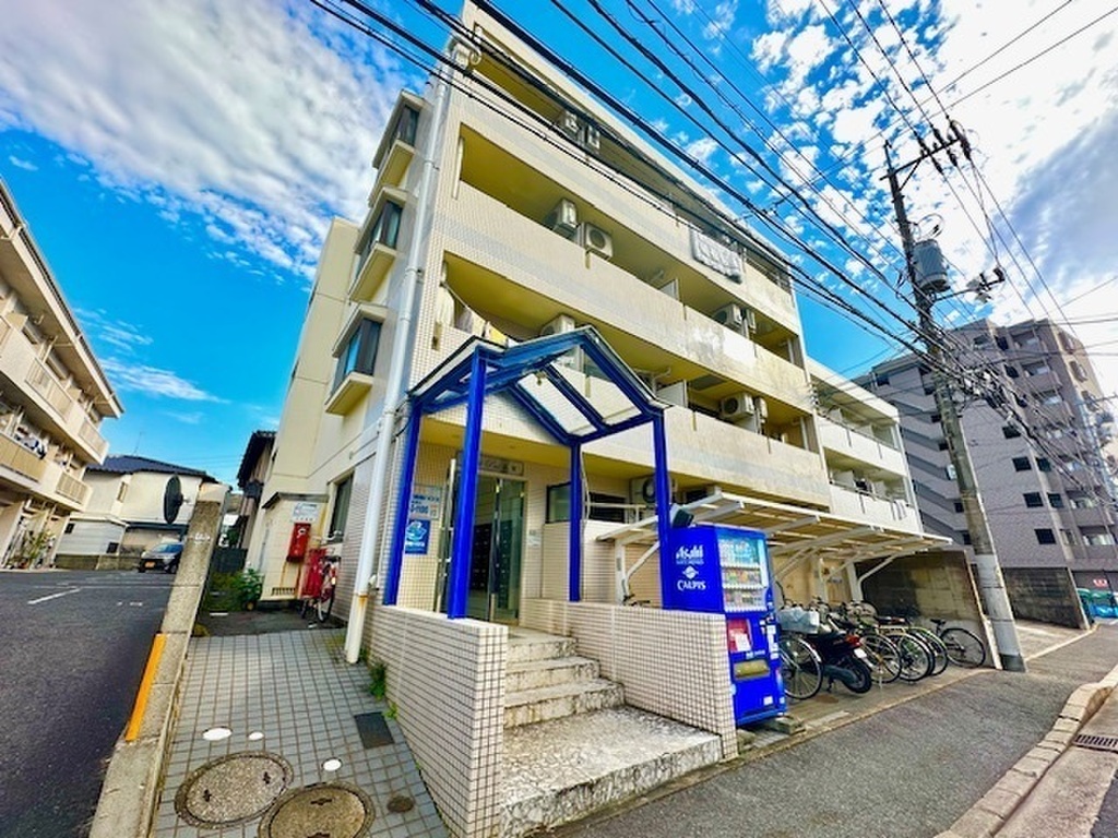 Free Internet! Free Water! Fudoin-mae Stationनजिक