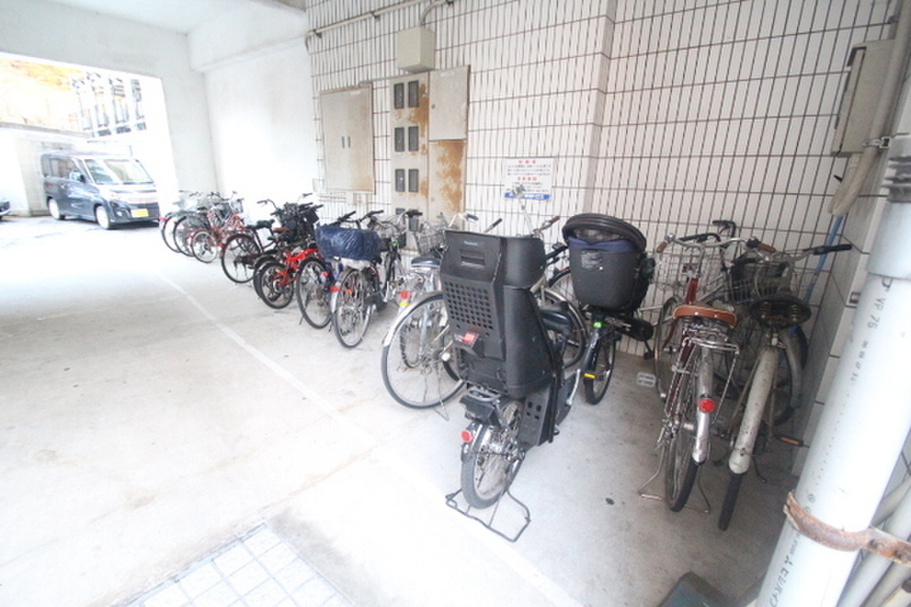 (18/26) 駐輪場