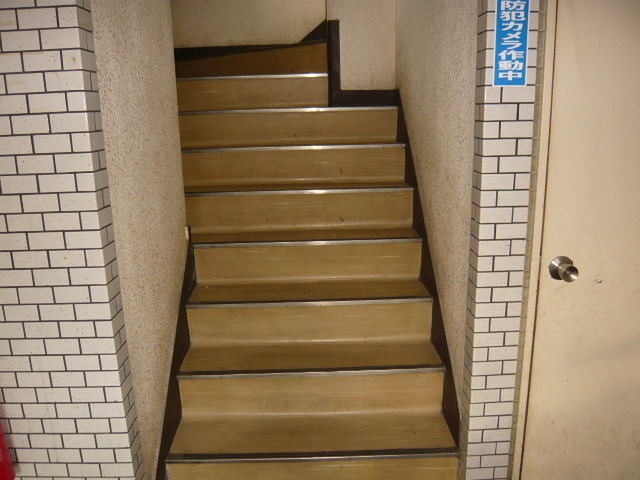 エールマンスリー広島駅北五番館 1K 階段