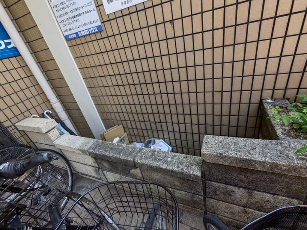 (17/26) ゴミ捨て場 (17/26) ゴミ捨て場