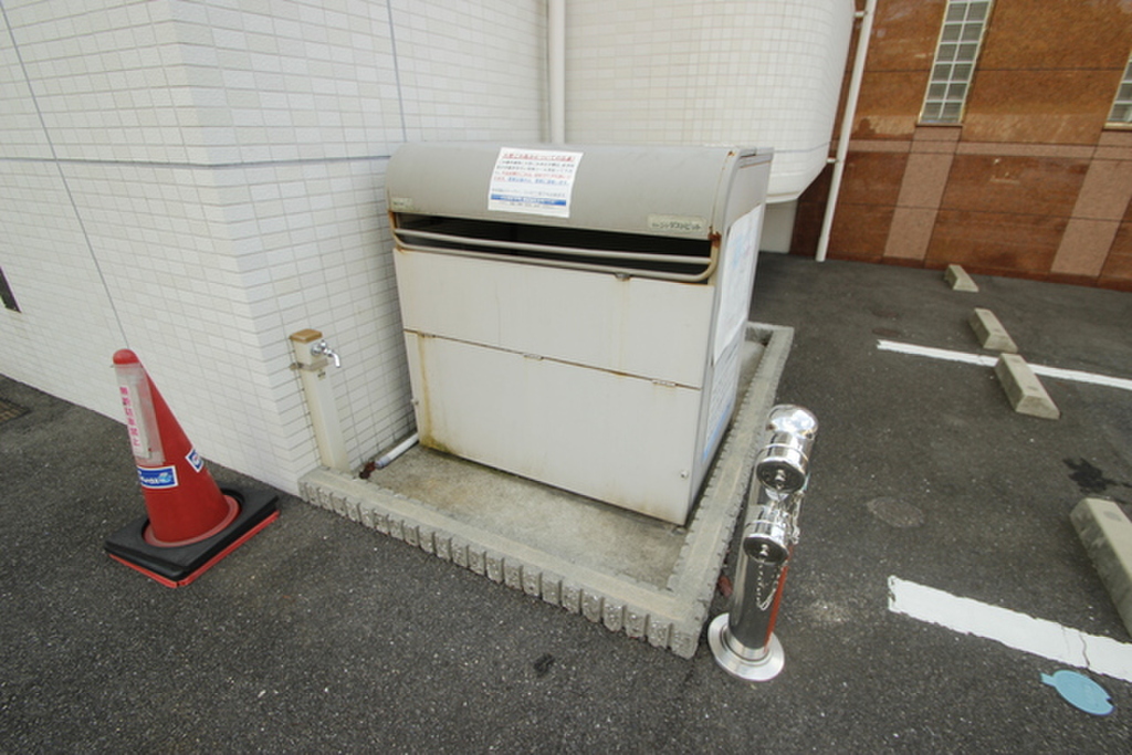 (16/26) ゴミ置き場