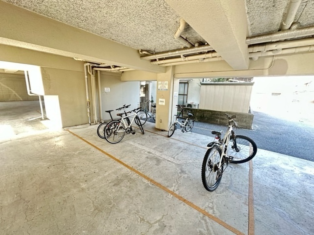 (24/31) 駐輪場 (24/31) 駐輪場