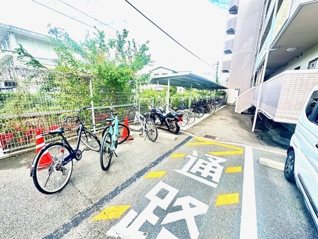 (18/24) 駐輪場