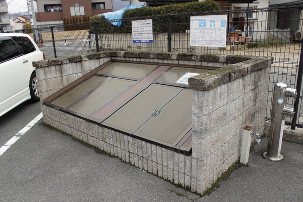 (21/30) ゴミ捨て場