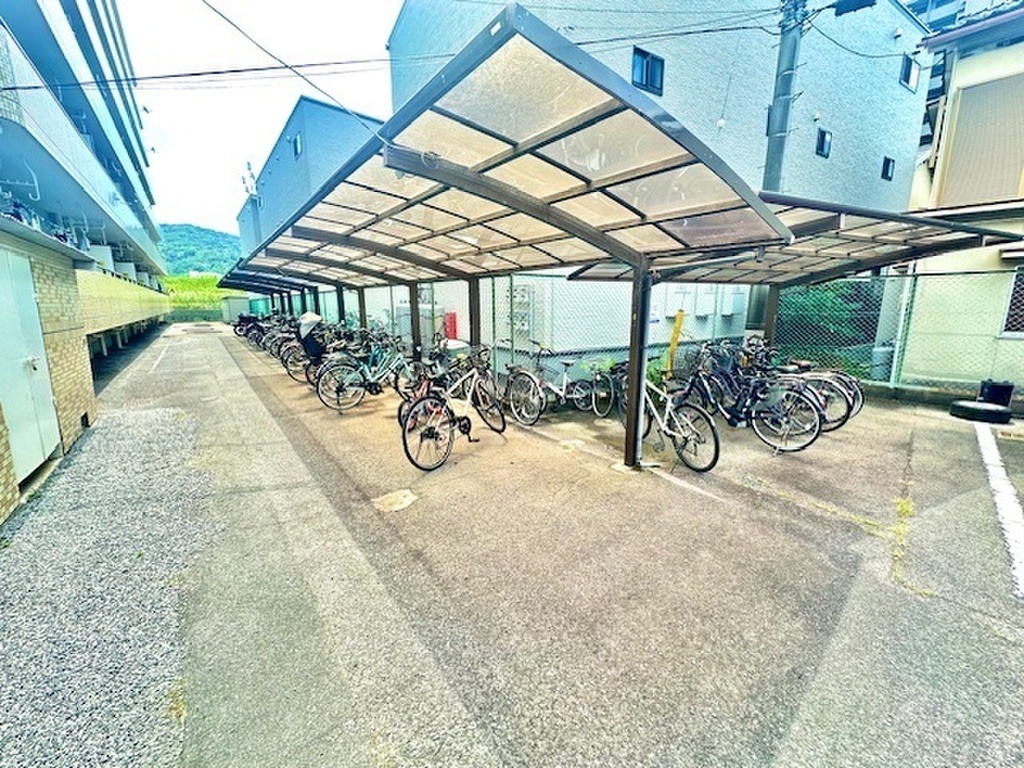 (38/49) 駐輪場