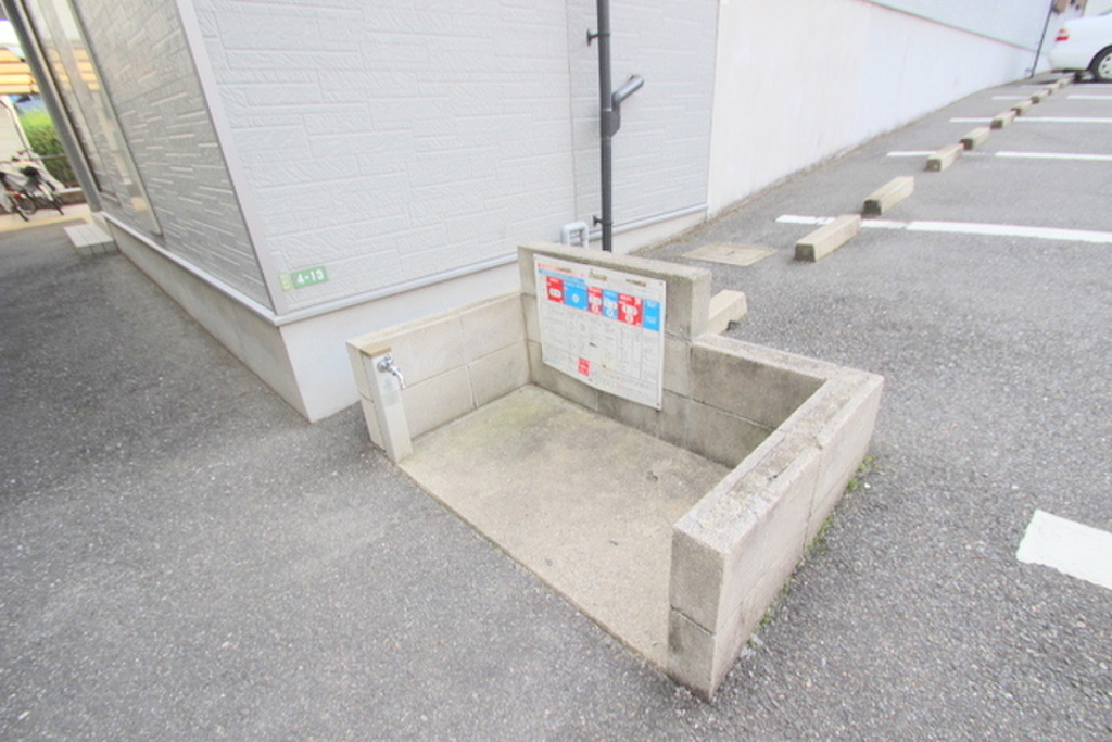 (17/26) ゴミ置き場