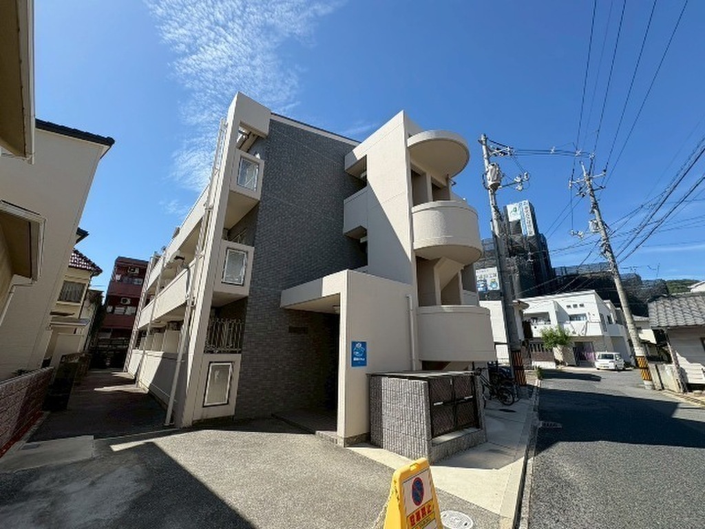 独立洗面台付き！バストイレ別！オール電化！