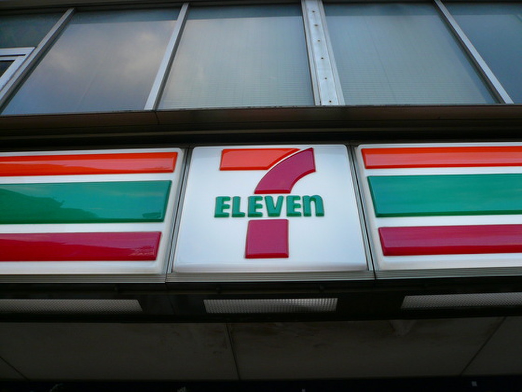 (22/23) コンビニ