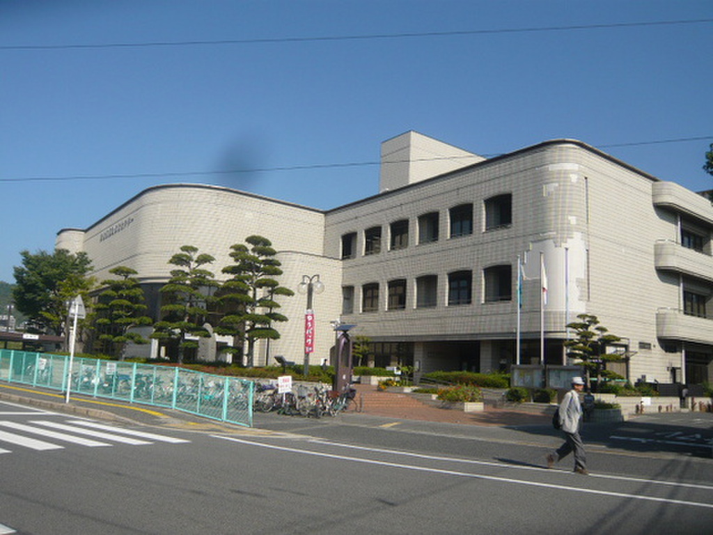 (23/24) 図書館 (23/24) 図書館