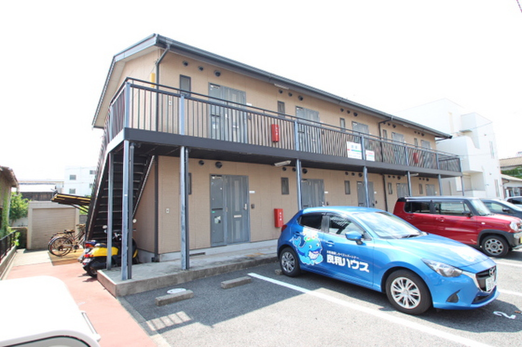 バス停徒歩12分　宅配ボックス付き　ネット使用無料