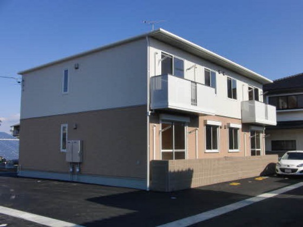 駐車場1台無料　３口ガスコンロ付き　南向き　2LDK