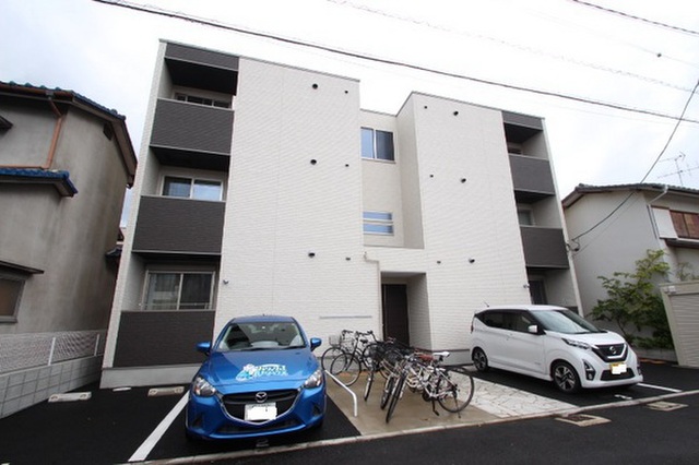 REGALEST MOMO(レガリスト モモ)