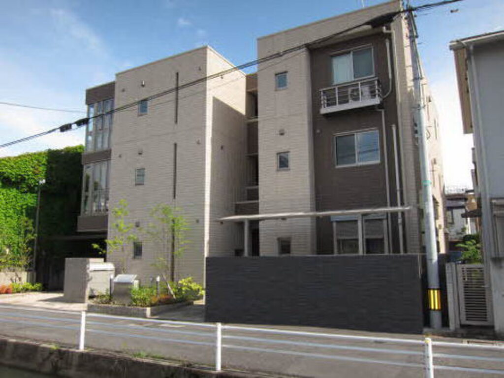 岡山駅徒歩11分　オートロック付き　ネット使用無料