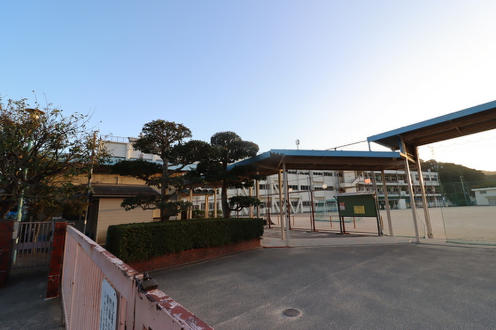 (16/18) 小学校 (16/18) 小学校