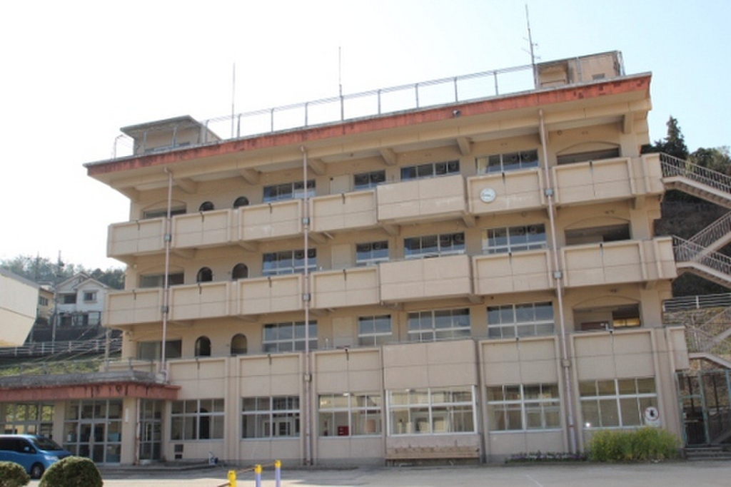 (16/19) 小学校 (16/19) 小学校