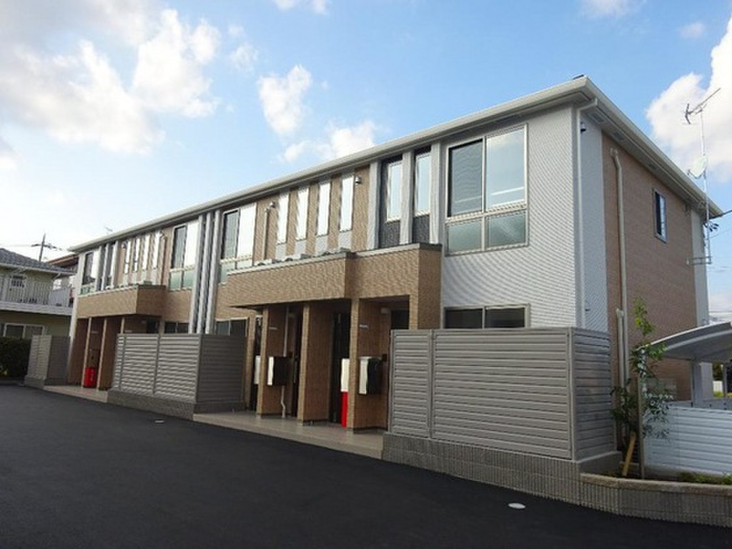 ネット無料　宅配box付　浴室乾燥機付き物件です。