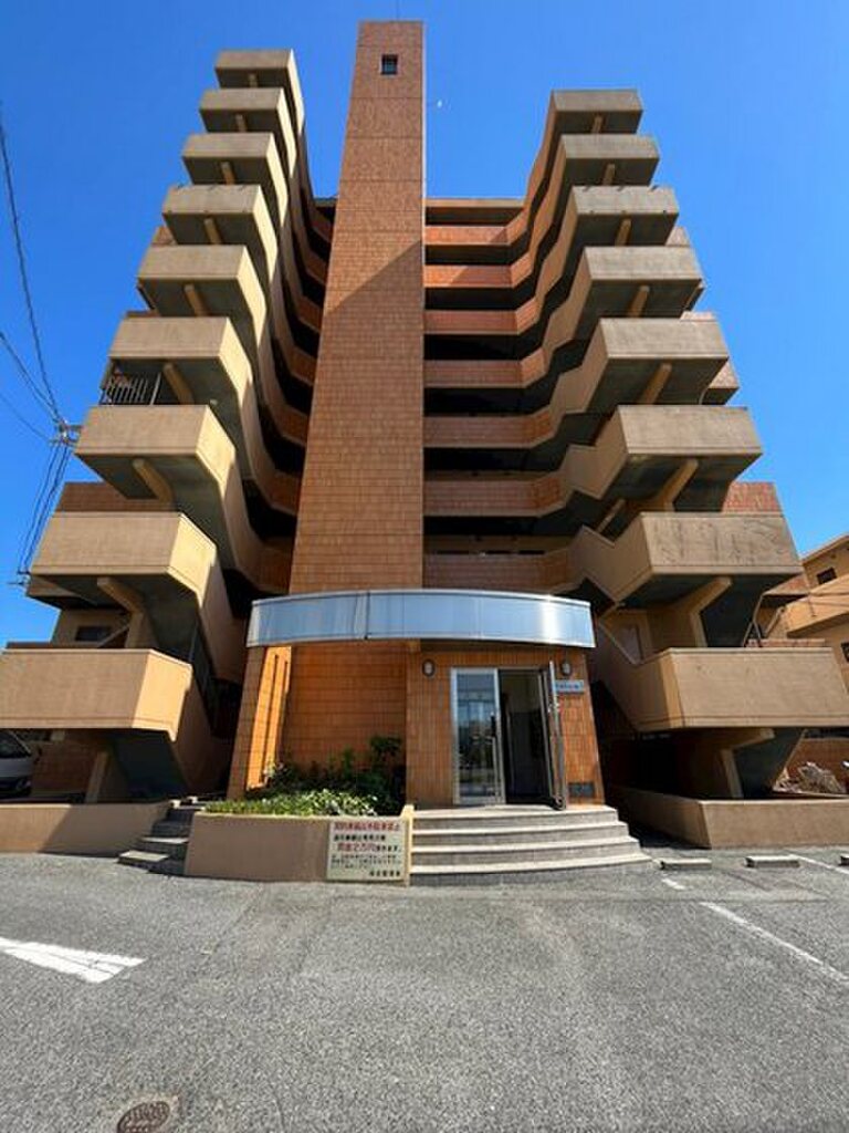 バス停徒歩13分　オートロック付き　ペット飼育可能