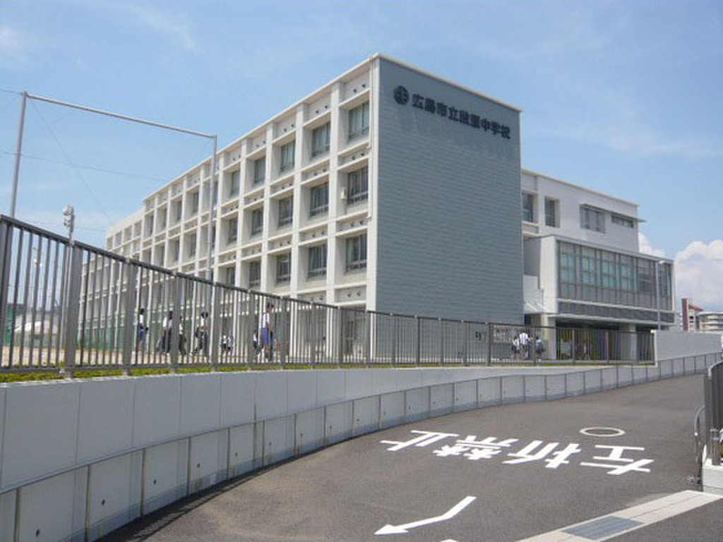 (17/23) 中学校