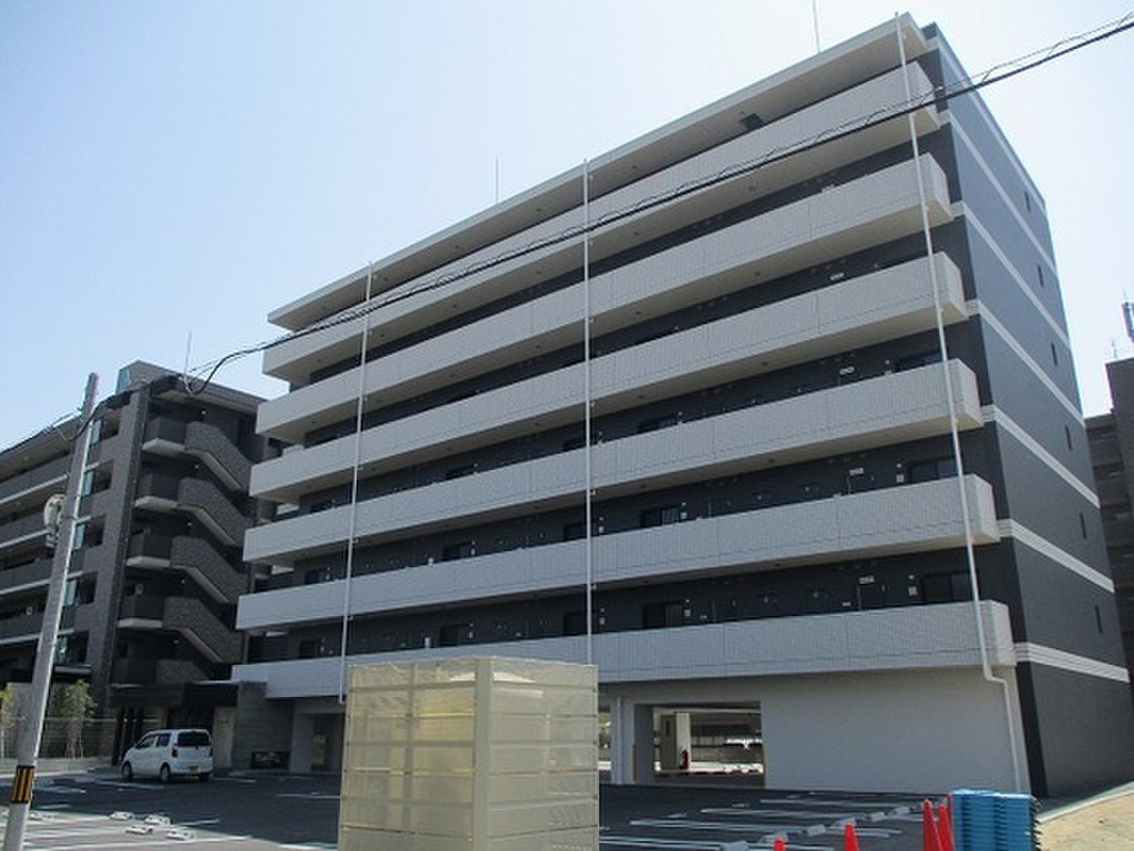 バス停徒歩3分　オートロック　宅配ボックス付き　