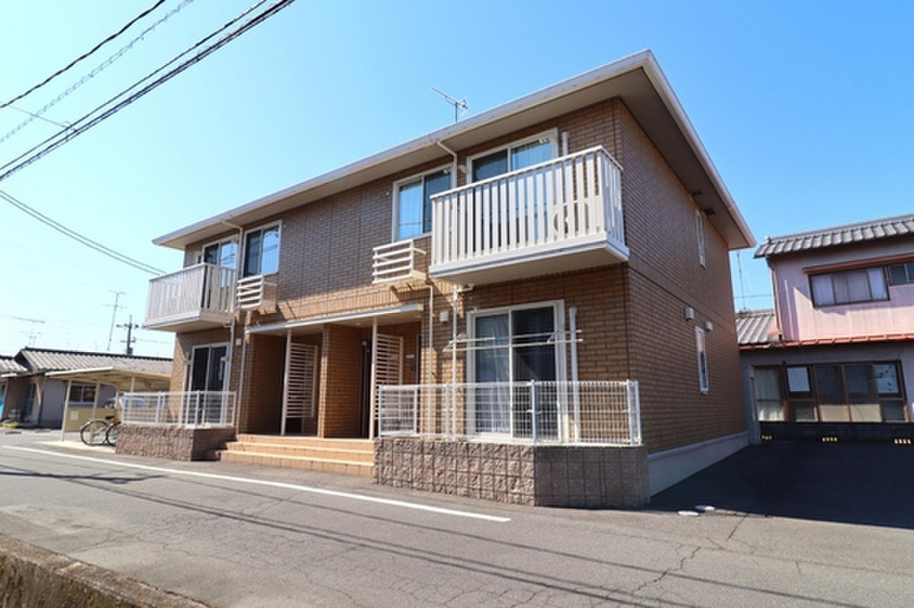 東岡山駅徒歩15分、インターネット無料の２LDKになります