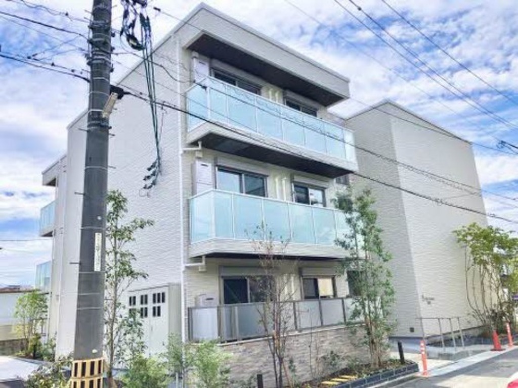 駐車場1台無料　オートロック　宅配ボックス付き　