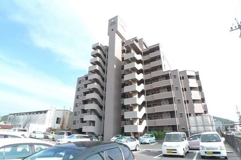 オートロック、3口ガスコンロ付きの３LDKになります