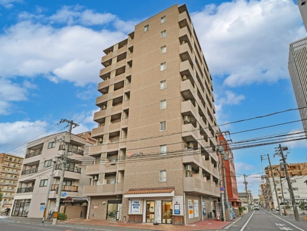 バス停徒歩4分　オートロック　宅配ボックス付き　