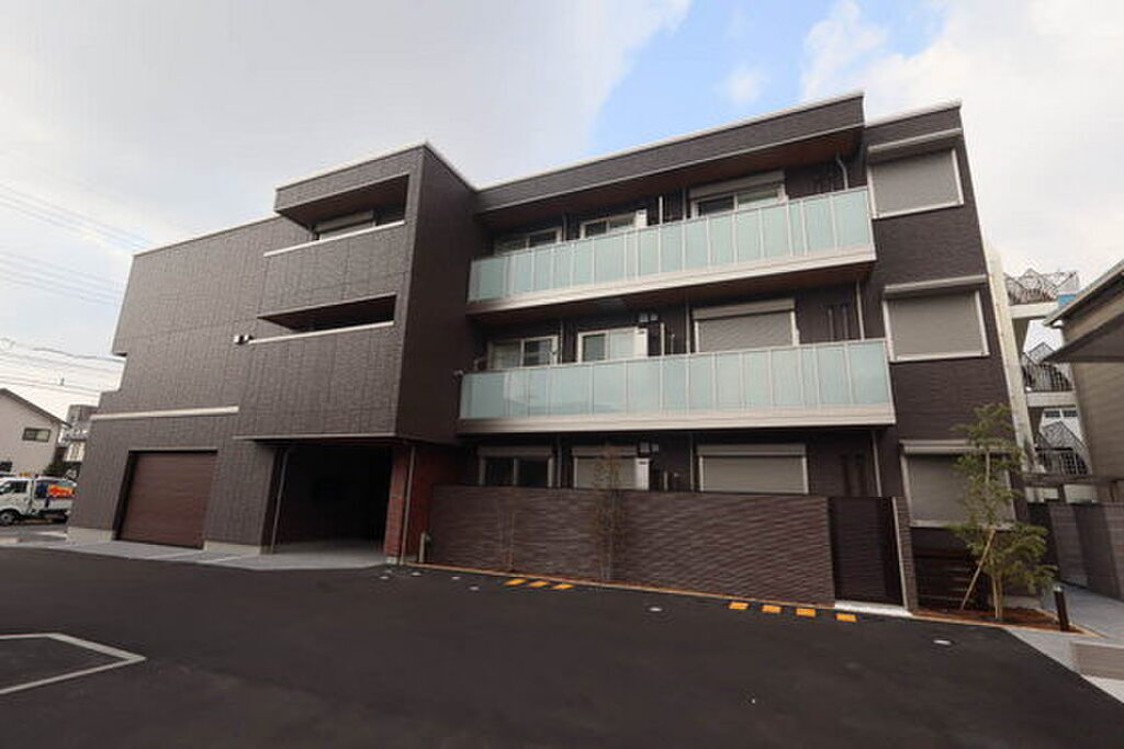 駐車場1台無料　2024年12月完成　オートロック付き