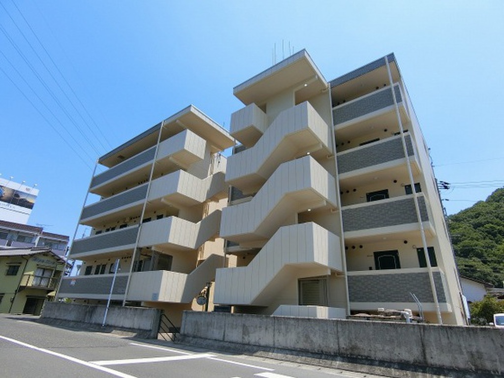 最上階角部屋の明るさと開放感。自分だけの心地よい空間を