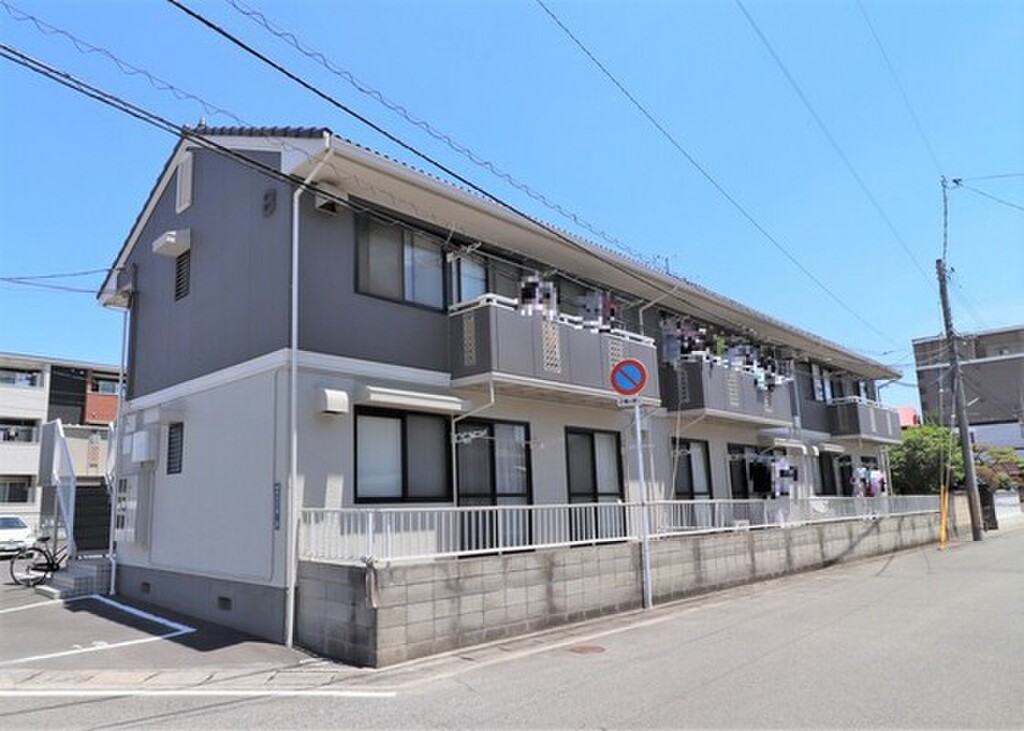 北長瀬駅徒歩15分　駐車場1台無料　宅配ボックス付き