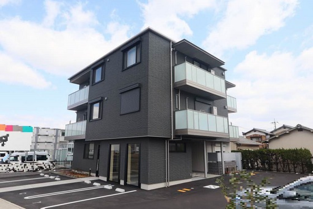 2025年2月完成　駐車場1台無料　オートロック付き