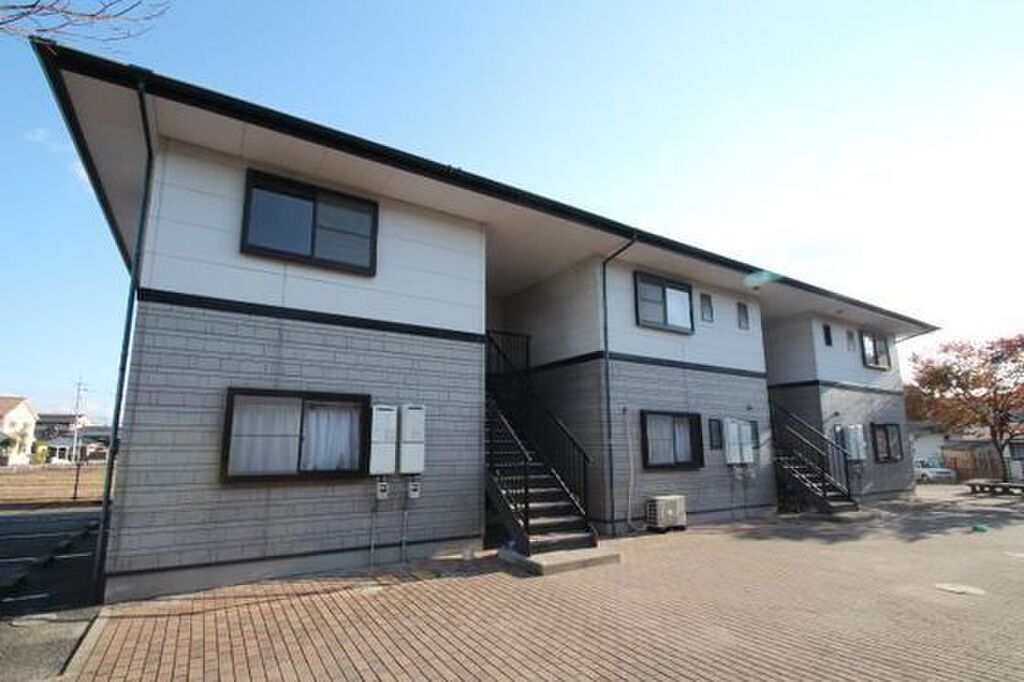 駐車場1台無料、ネット使用無料、専用庭付きの２DK