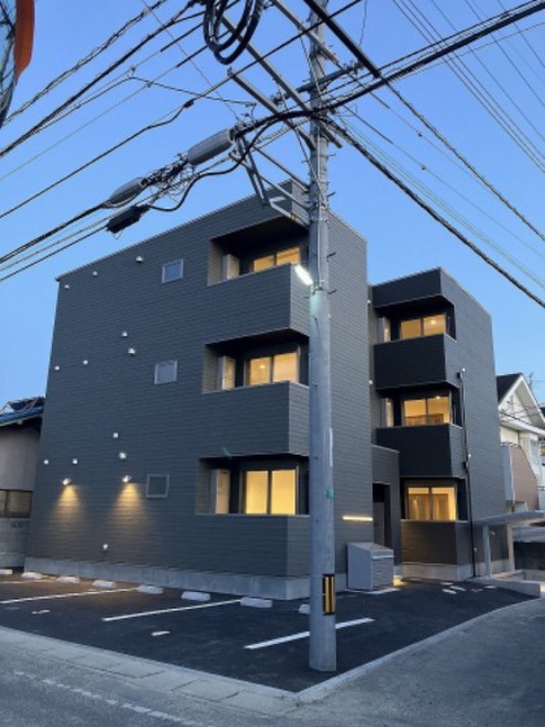 2025年3月完成　オートロック　宅配ボックス付き