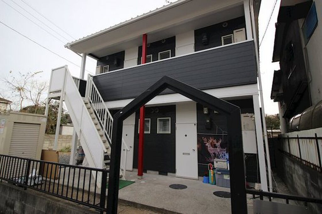 バス停徒歩11分　ネット使用無料　ＩＨクッキングヒータ付き