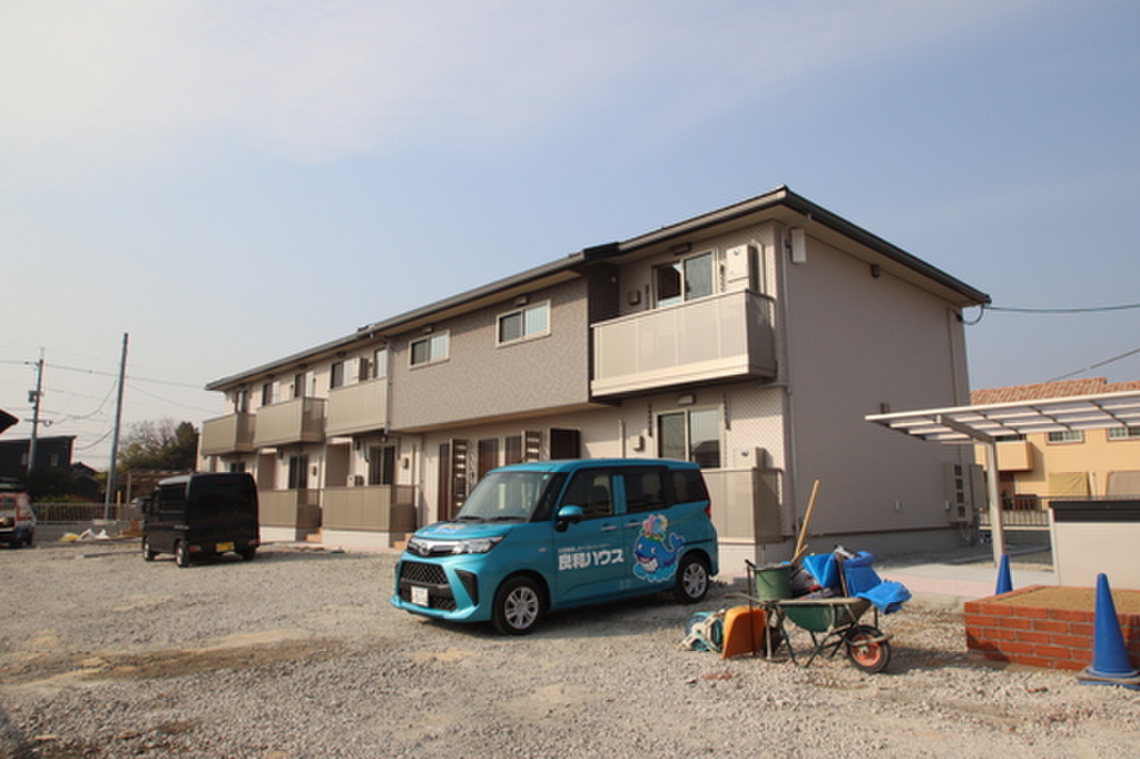 2025年2月完成　駐車場1台無料　南向き　2LDK